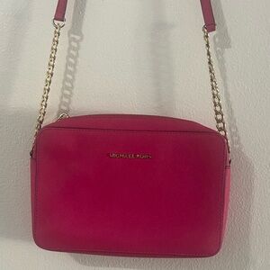 Michael Kors Jet Set Crossbody Bag in Fuchsia